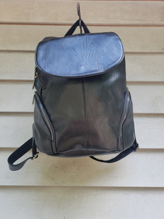 No Label Handbags - Vintage Black Leather Backpack Handbag with Zipper Pockets